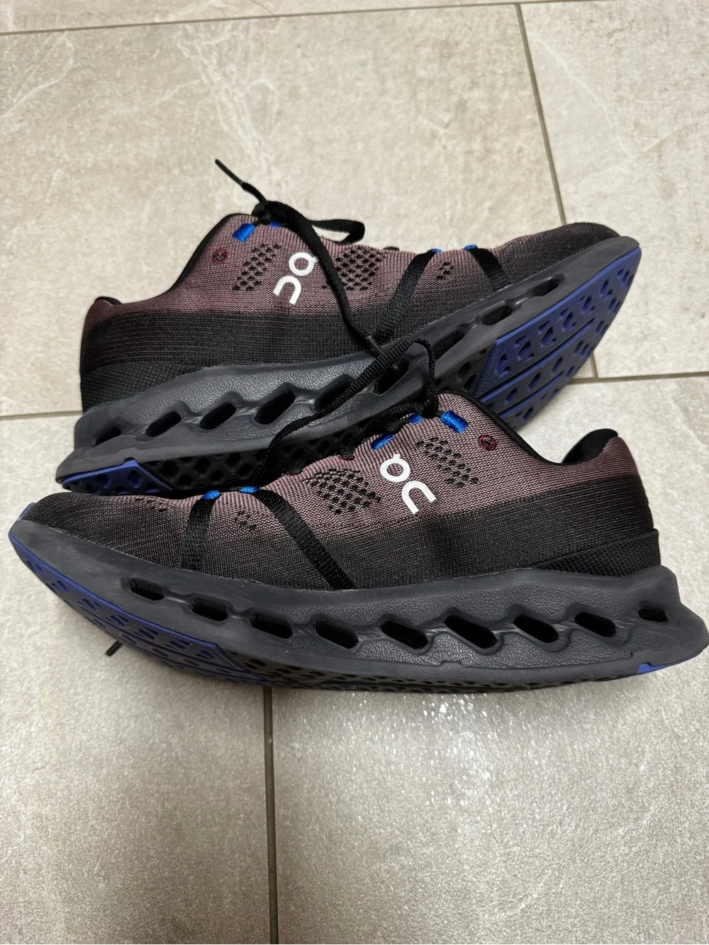 On Cloudswift Women’s size 10 Running Shoes in Plum with Black and Blue Accents